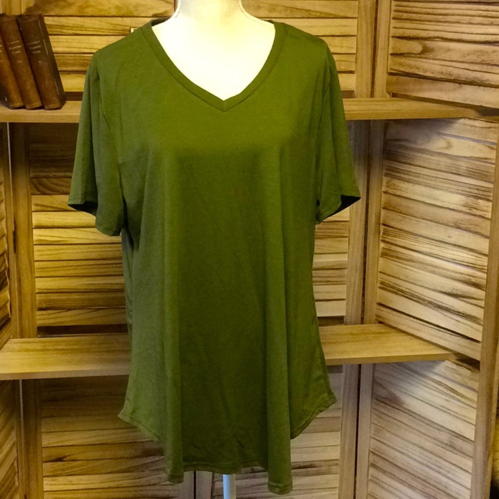 NWT! ROSRISS WOMENS PLUS SIZE V-NECK TSHIRT